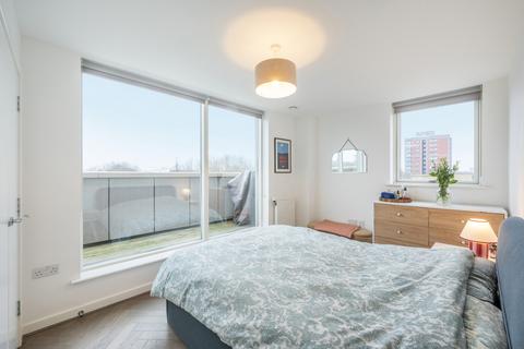 3 bedroom flat for sale, Pomeroy Street, London