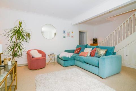 2 bedroom flat to rent, Stuart Court, Richmond Hill, Richmond