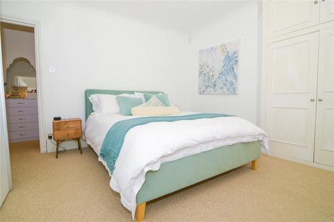 2 bedroom flat to rent, Stuart Court, Richmond Hill, Richmond