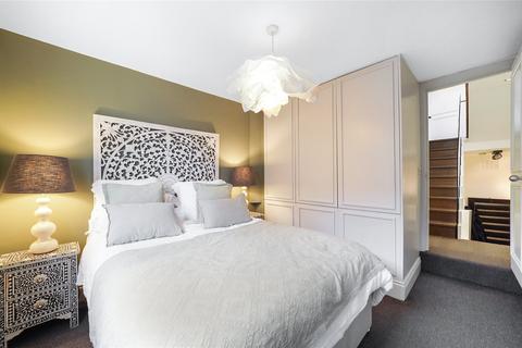 2 bedroom apartment for sale, Aynhoe Road, London, W14