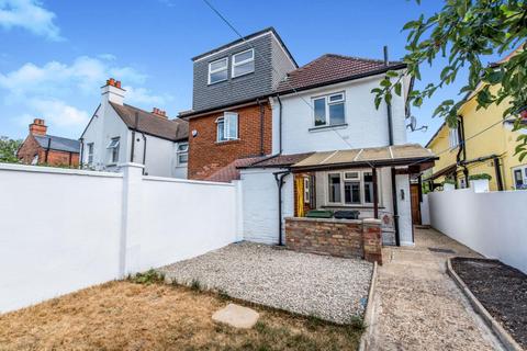 3 bedroom semi-detached house to rent, Upper Court Road, KT19