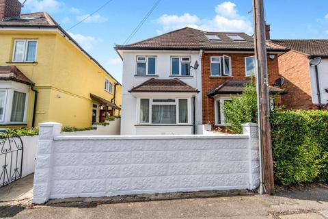 3 bedroom semi-detached house to rent, Upper Court Road, KT19