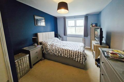 2 bedroom apartment to rent, Camborne Close