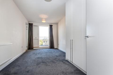 3 bedroom apartment to rent, Seekings Close, Trumpington, Cambridge, CB2