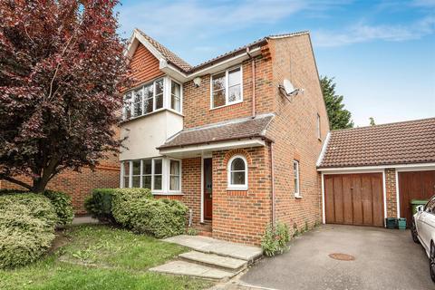 3 bedroom link detached house to rent, Falconwood