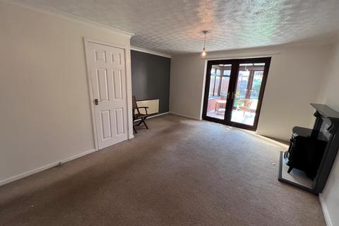 3 bedroom semi-detached house to rent, The Spring, Long Eaton, NG10