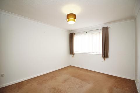 2 bedroom flat to rent, Princess Margaret Avenue, Margate