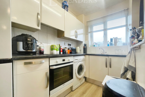 1 bedroom end of terrace house to rent, Blackswan Close, Pease Pottage