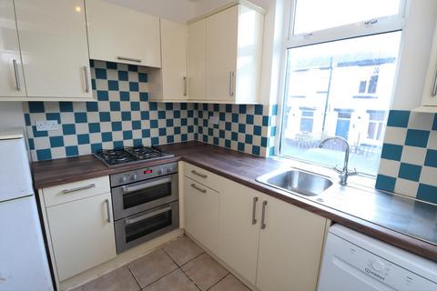 3 bedroom house to rent, Bradford Road, Stanningley, Pudsey, West Yorkshire, UK, LS28