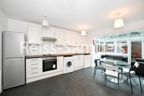 5 bedroom terraced house to rent, Ferry Street, London E14