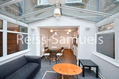 5 bedroom terraced house to rent, Ferry Street, London E14