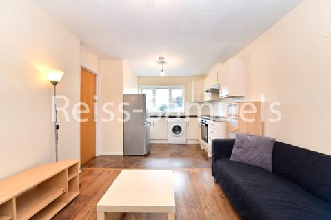 3 bedroom apartment to rent, Ambassador Square, London E14