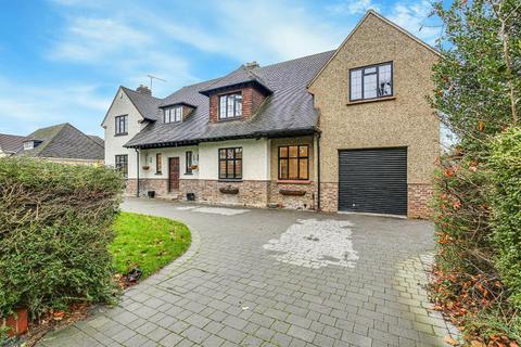 6 bedroom detached house for sale, Arkwright Road, Sanderstead, Surrey, CR2 0LN