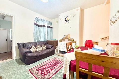 2 bedroom terraced house to rent, Shaftesbury Road, Reading, Berkshire, RG30