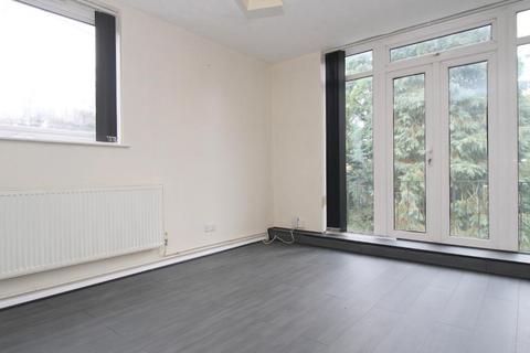 2 bedroom apartment for sale, The Larches, Luton, Bedfordshire, LU2 7PX