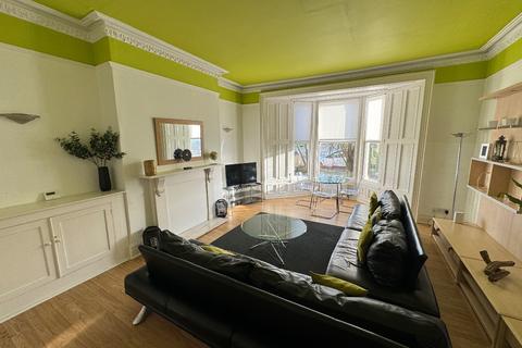 2 bedroom apartment to rent, Percy Park, North Shields. * HOLIDAY LET APARTMENT  *