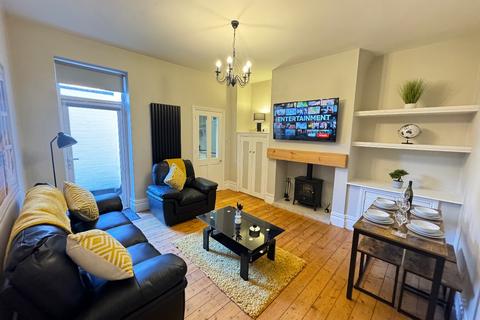 undefined, Margaret Road, Whitley Bay. *. HOLIDAY LET APARTMENT *