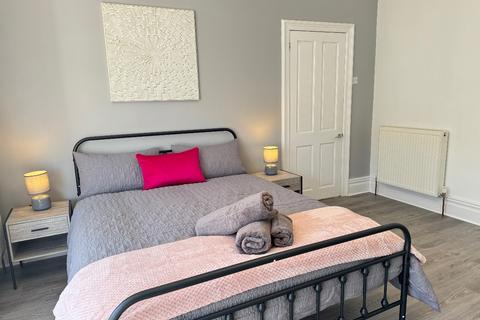 undefined, Margaret Road, Whitley Bay. *. HOLIDAY LET APARTMENT *