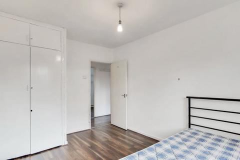 3 bedroom flat to rent, Peckham Park Road, London SE15