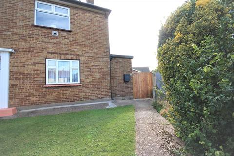 2 bedroom maisonette to rent, Dunedin Road, Rainham