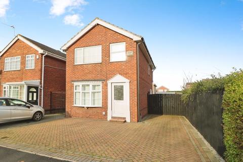 3 bedroom detached house to rent, Emmott Road, Beverley High Road