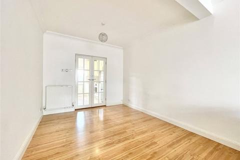 3 bedroom end of terrace house to rent, Hill Rise, Greenford UB6