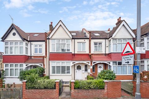 3 bedroom flat to rent, Burntwood Lane, London SW17