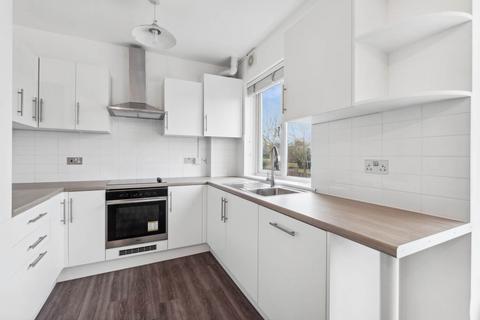 3 bedroom flat to rent, Burntwood Lane, London SW17