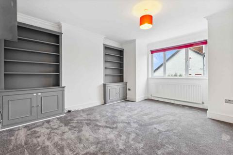 3 bedroom flat to rent, Burntwood Lane, London SW17