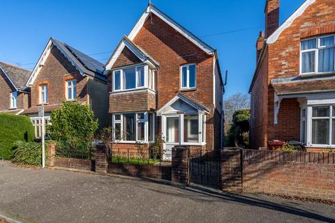 3 bedroom detached house for sale, Turnbull Road, Chichester