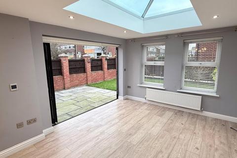 4 bedroom detached house for sale, Sovereign Road, Outwood, Wakefield, WF1