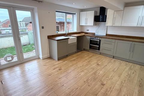 3 bedroom semi-detached house for sale, Severn Drive, Garforth, Leeds, West Yorkshire, LS25