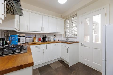 2 bedroom apartment for sale, Woodside, London SW19