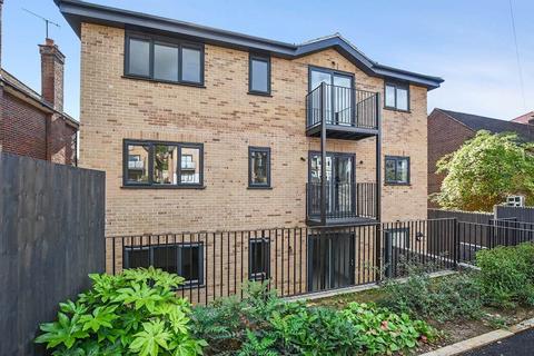 2 bedroom apartment for sale, West Wycombe Road, Buckinghamshire HP12