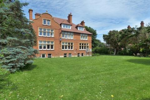 2 bedroom apartment to rent, Sandgate Road, Kent CT20