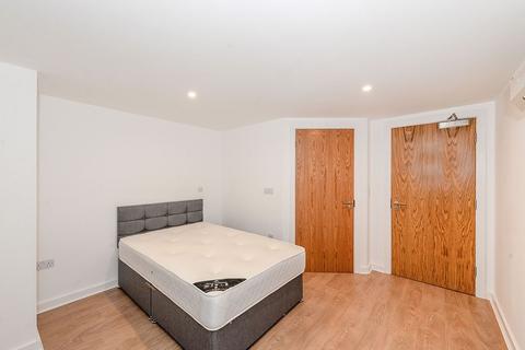 1 bedroom penthouse to rent, Wolstenholme Square, Merseyside L1