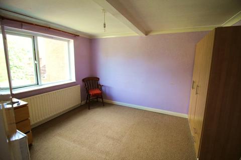 2 bedroom flat to rent, St. Judes Road, Egham TW20