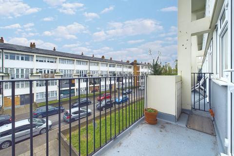 2 bedroom maisonette for sale, Tenby Road, London E17