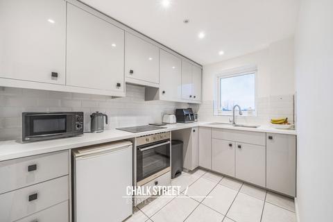 27 Harkness Close, Romford, RM3 9NX