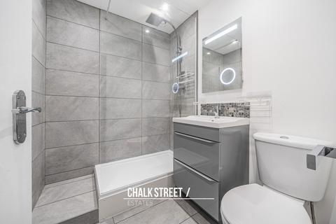 27 Harkness Close, Romford, RM3 9NX