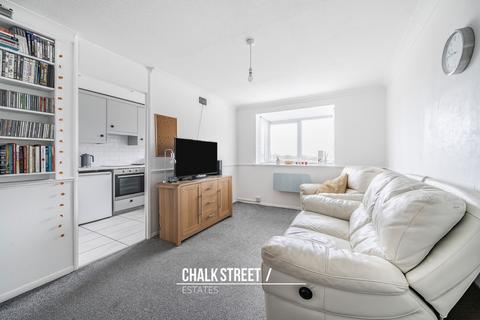 27 Harkness Close, Romford, RM3 9NX