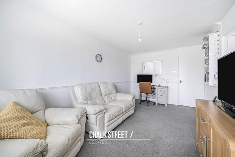 27 Harkness Close, Romford, RM3 9NX