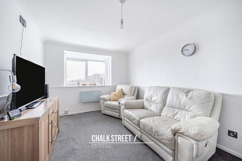 27 Harkness Close, Romford, RM3 9NX