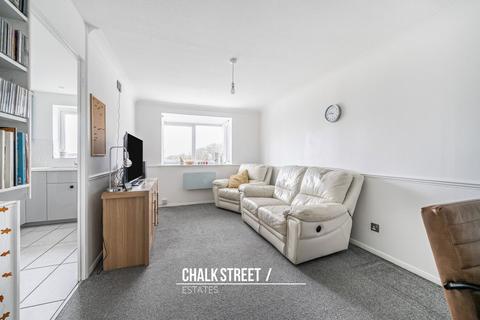 27 Harkness Close, Romford, RM3 9NX