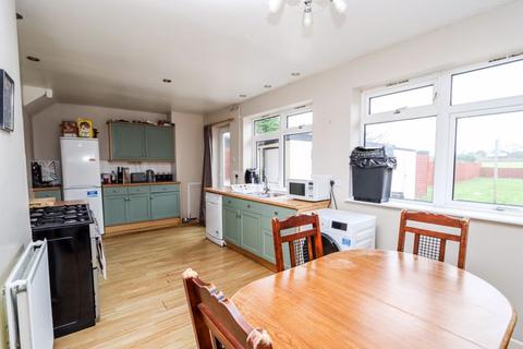 3 bedroom terraced house for sale, Bishops Mead, Cleeve