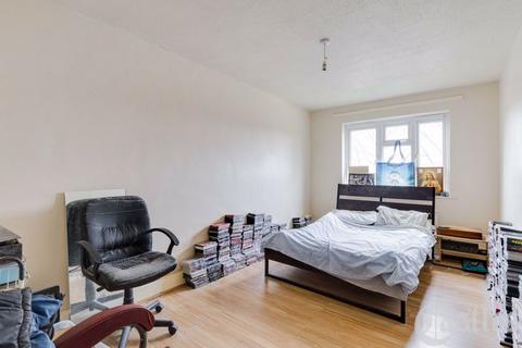 1 bedroom apartment for sale, Edwins Mead, Lindisfarne Way, London