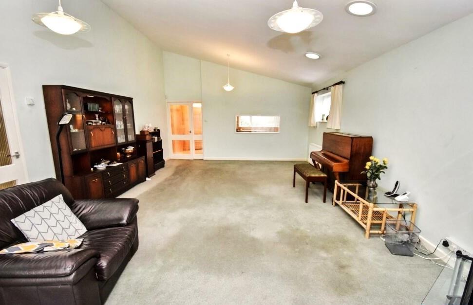 Lounge/dining room