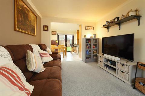 3 bedroom terraced house for sale, Rampion Close, Grove Green