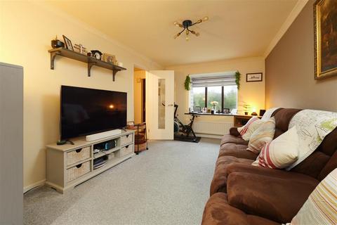 3 bedroom terraced house for sale, Rampion Close, Grove Green