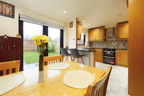 3 bedroom terraced house for sale, Rampion Close, Grove Green